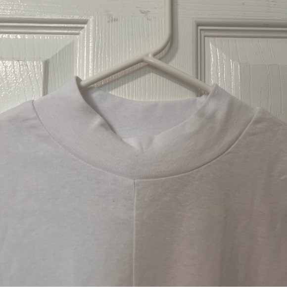 Cropped Workout Mockneck - Picture 2 of 4